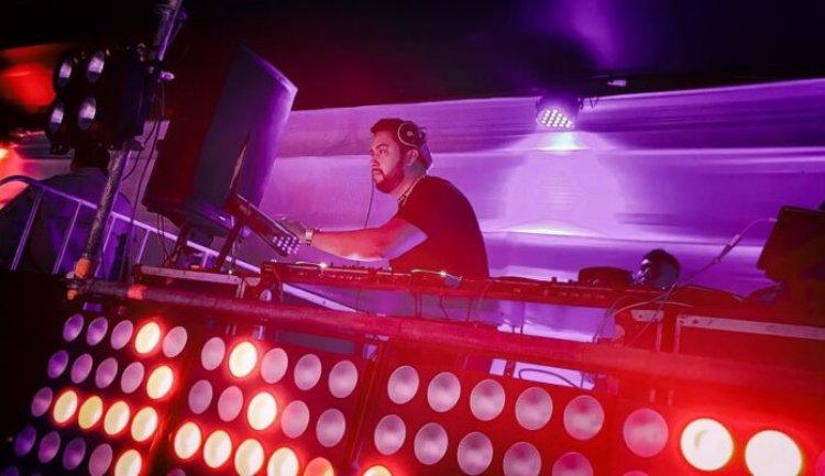 Award winning Dan Campos aka DJ Fiuger specializes in Electronic Music